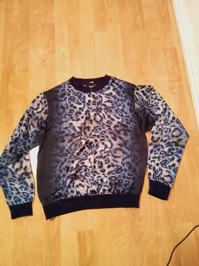 Vince Camuto/ Tops / Blouse Leopard Print/  Long Sleeves/  Size S